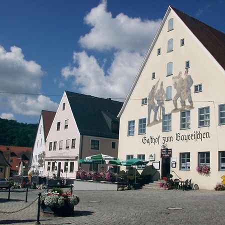 Gasthof Zum Bayerischen Greding Buitenkant foto