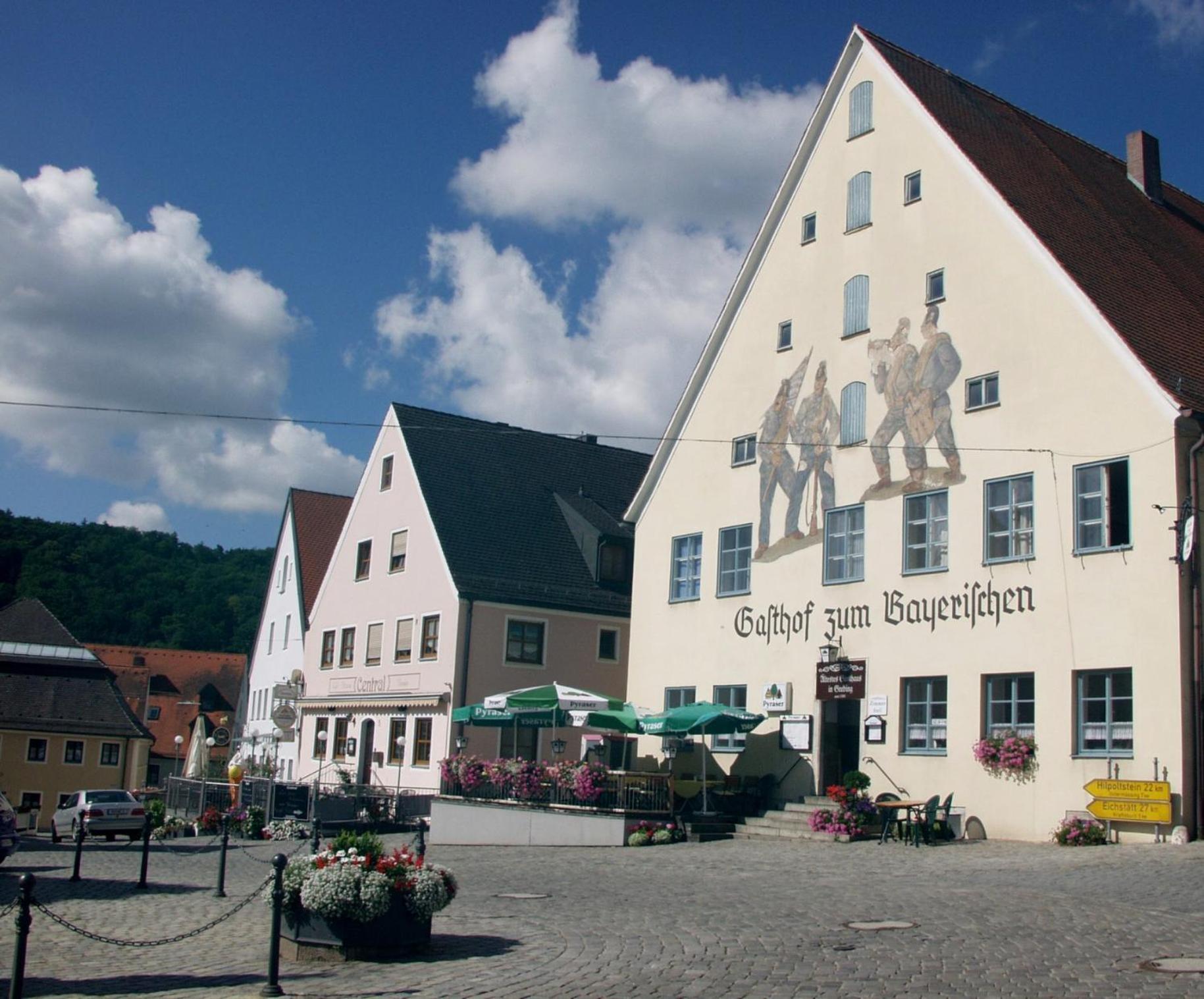 Gasthof Zum Bayerischen Greding Buitenkant foto